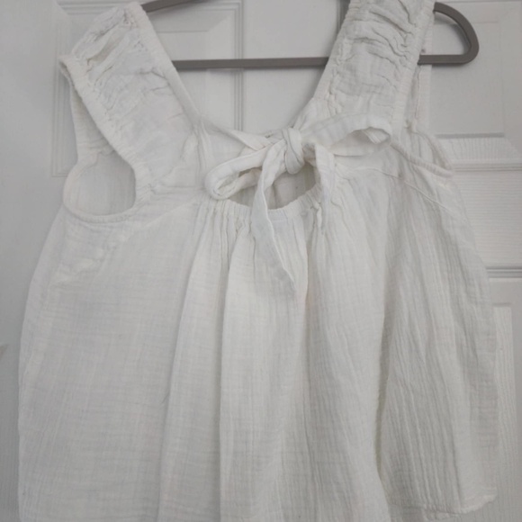 White sleeveless bow tie back top - Picture 2 of 2